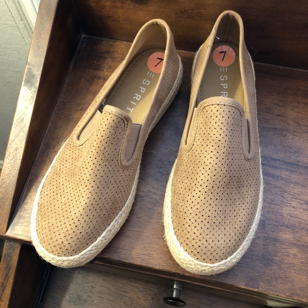 Women’s Esprit flats. Tan. Size 7. Excellent condition.